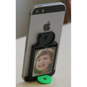 Mobile Frame am Smartphone (hochkant) auf dem Tisch